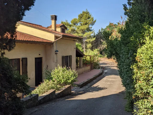Appartamento pet friendly con giardino recintato privato a Volterra, Toscana Appartamento pet friendly con giardino recintato privato a Volterra, Toscana